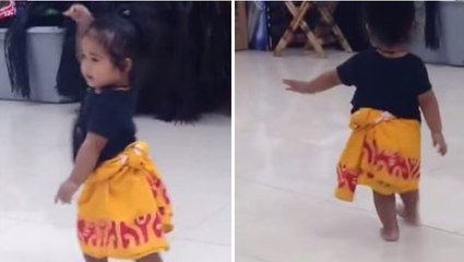 Cette fillette n'a pas encore 3 ans, mais elle a laissé tout le monde sans voix dans cette école de danse !