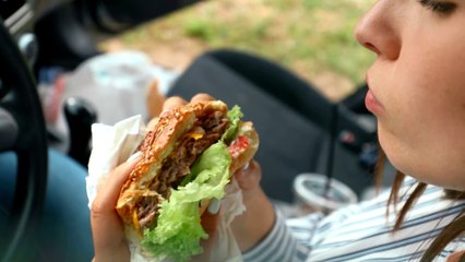 Studie zeigt: So kann man einen Burger essen, ohne dass etwas runterfällt