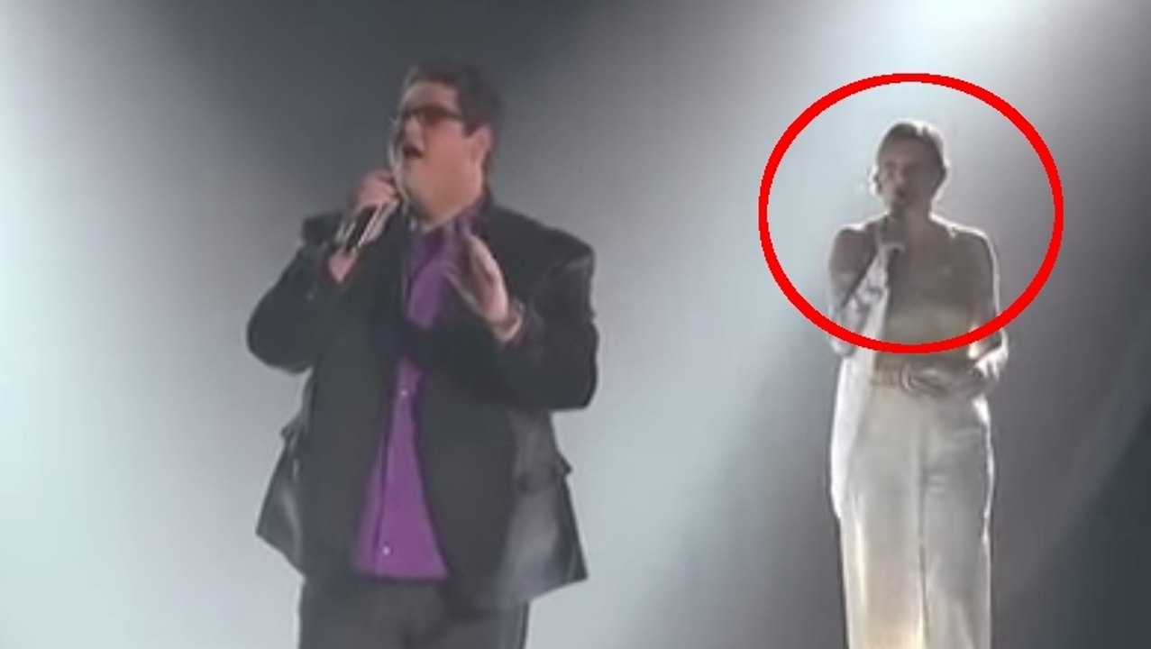 Ce chanteur a impressionné tout le monde quand il a commencé à chanter. Mais attendez de voir la suite