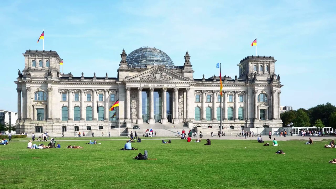 Mappe zu, Maske auf: So war Merkels letzter Auftritt im Deutschen Bundestag