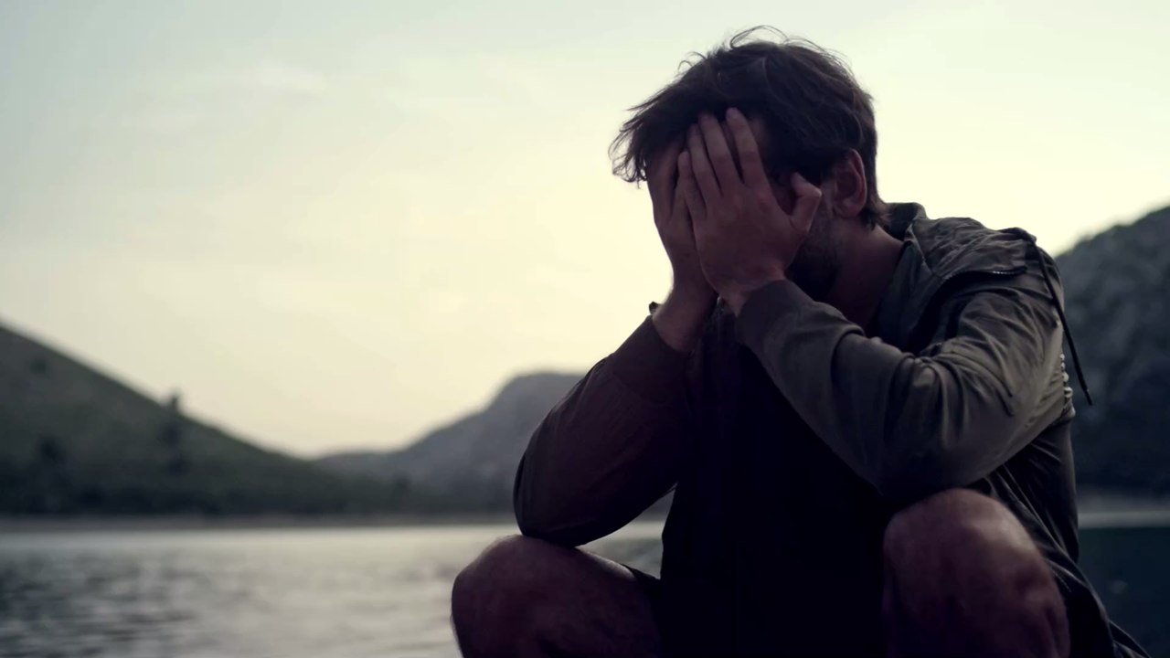 'Nicht immun gegen Schmerz': Johnny Depp und Alec Baldwin reden über ihre Scheidungen