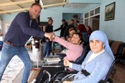Hollanda'dan gelip Samsun'daki bedensel engellilere akülü sandalye dağıttı