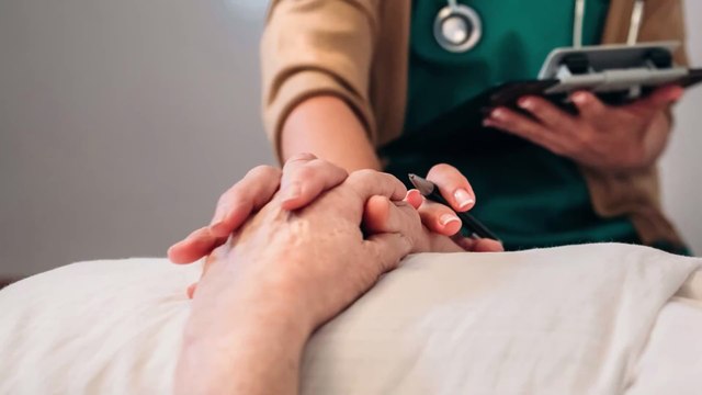 Nach 2 Wochen künstlichem Koma: Impfskeptiker stirbt an Covid-19