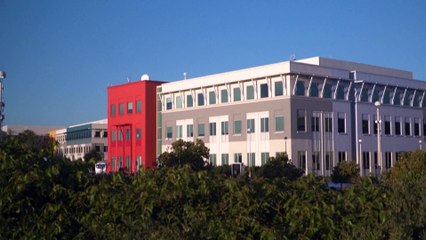 تراجع أسهم ميتا بـ20% وموقع فيسبوك يعلن للمرة الأولى عن خسارة يومية للمستخدمين.. فما السبب؟