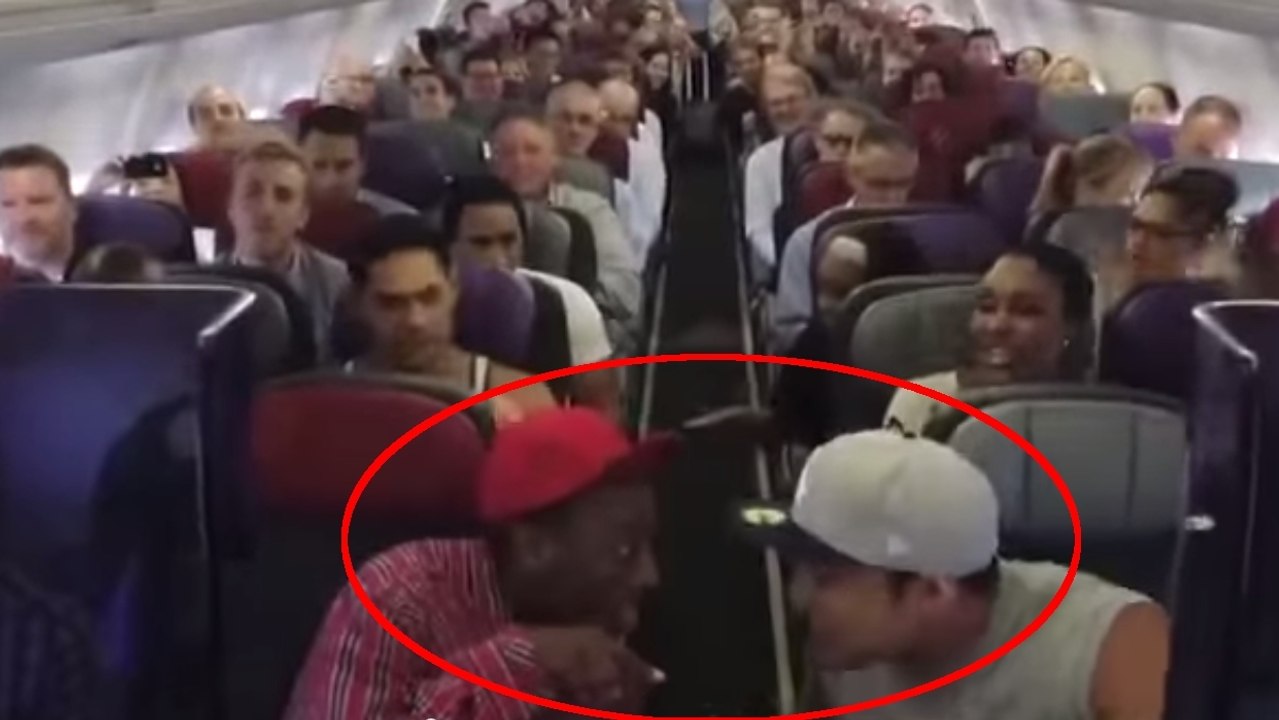 Ces mecs se sont mis à chanter dans l'avion. La suite a fait halluciner tous les passagers