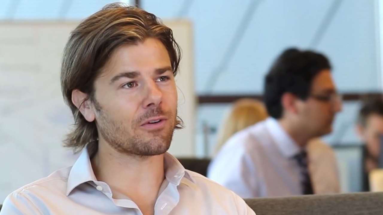 Ce patron divise son salaire par 14 pour payer ses employés 5000 euros par mois !