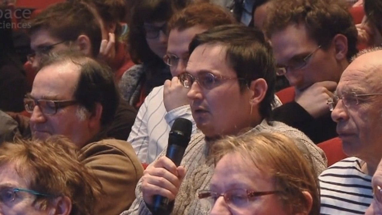 Ils posent des questions très étranges pendant une conférence et font rire toute l'audience