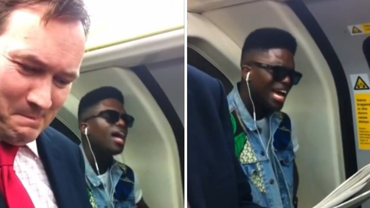 Il filme un mec qui chante à haute voix sans s'en rendre compte dans le métro
