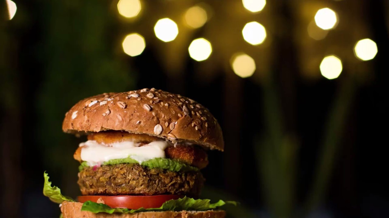 Pflanzliche Burger: Sind die verarbeiteten Lebensmittel wirklich besser für unsere Gesundheit?