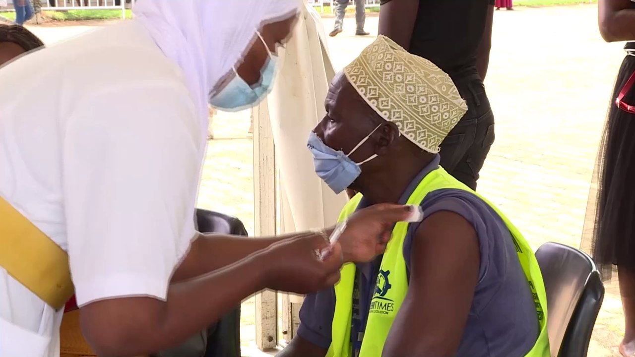 NGOs fordern: Die Superreichen dieser Welt sollen die Corona-Impfungen finanzieren