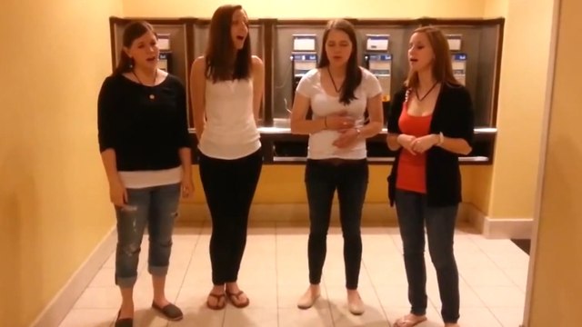 Elles ont bluffé tout le monde en chantant dans le couloir de leur lycée