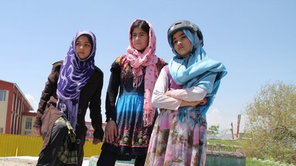 Des petites filles afghanes font du skate pour devenir plus indépendantes