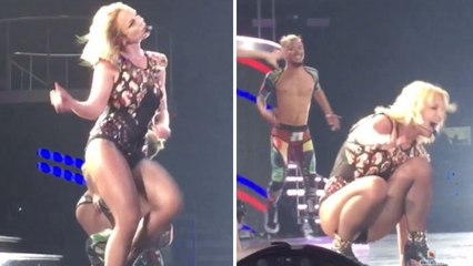 Britney Spears fait une chute mémorable en plein concert !