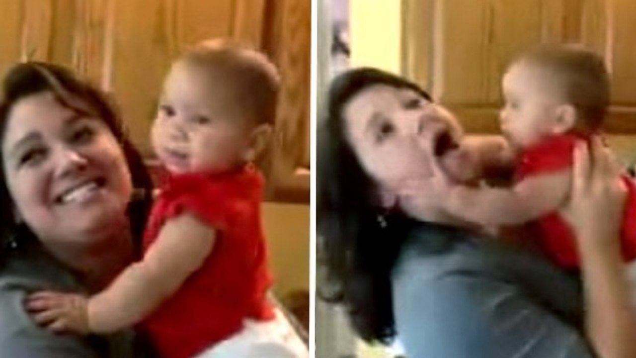 Un bébé attaque sa maman pour lui faire des bisous