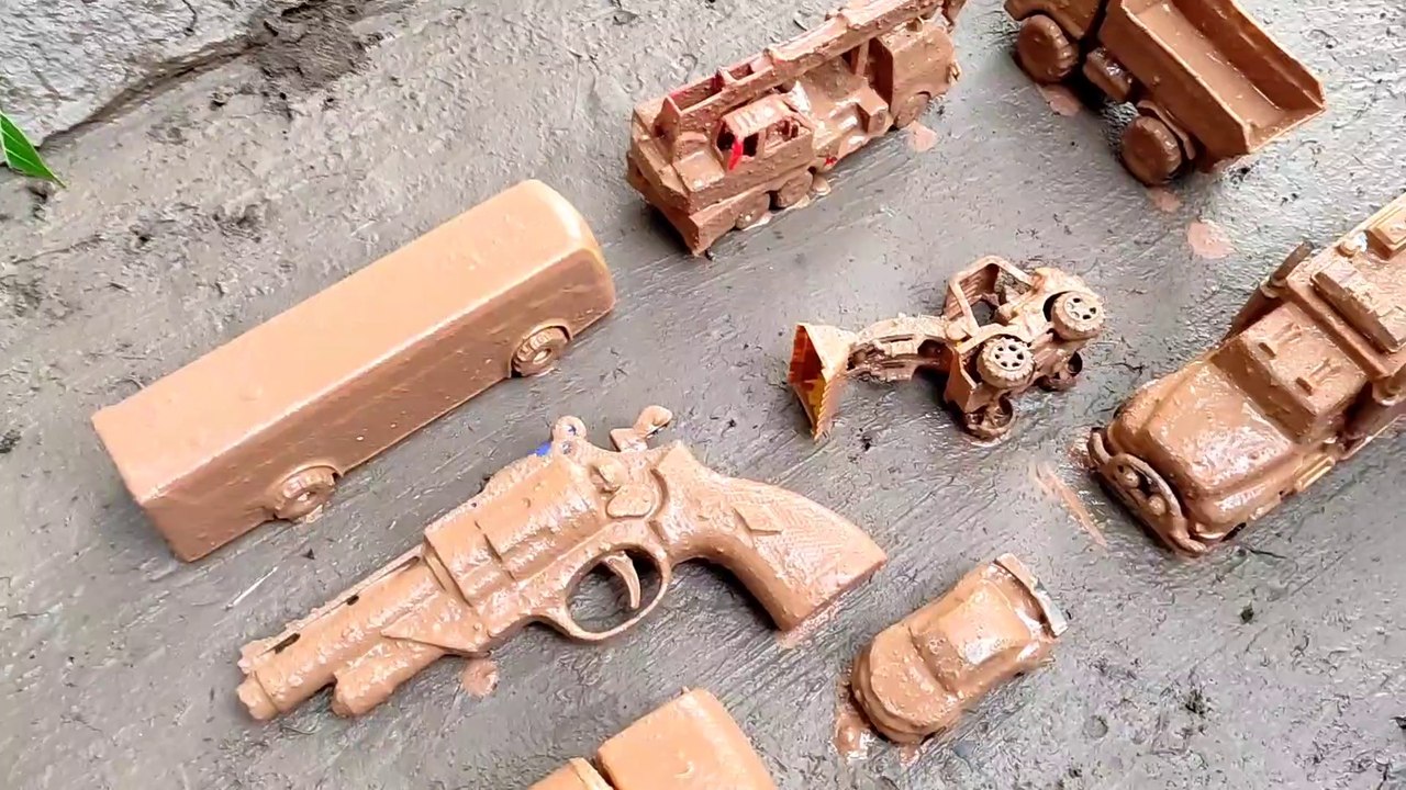 Mencari dan Membersihkan mainan Berlumpur