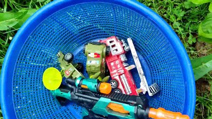 mencari dan menemukan mainan, mobil pemadam, kendaraan militer, kereta api thomas, helikopter