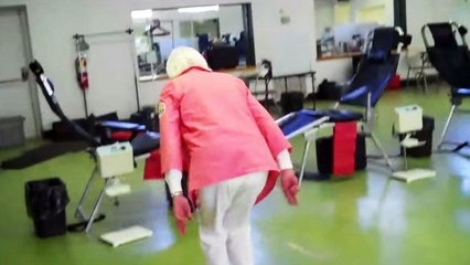 Ils ne pensaient pas cette mamie de 90 ans capable de faire un salto arrière