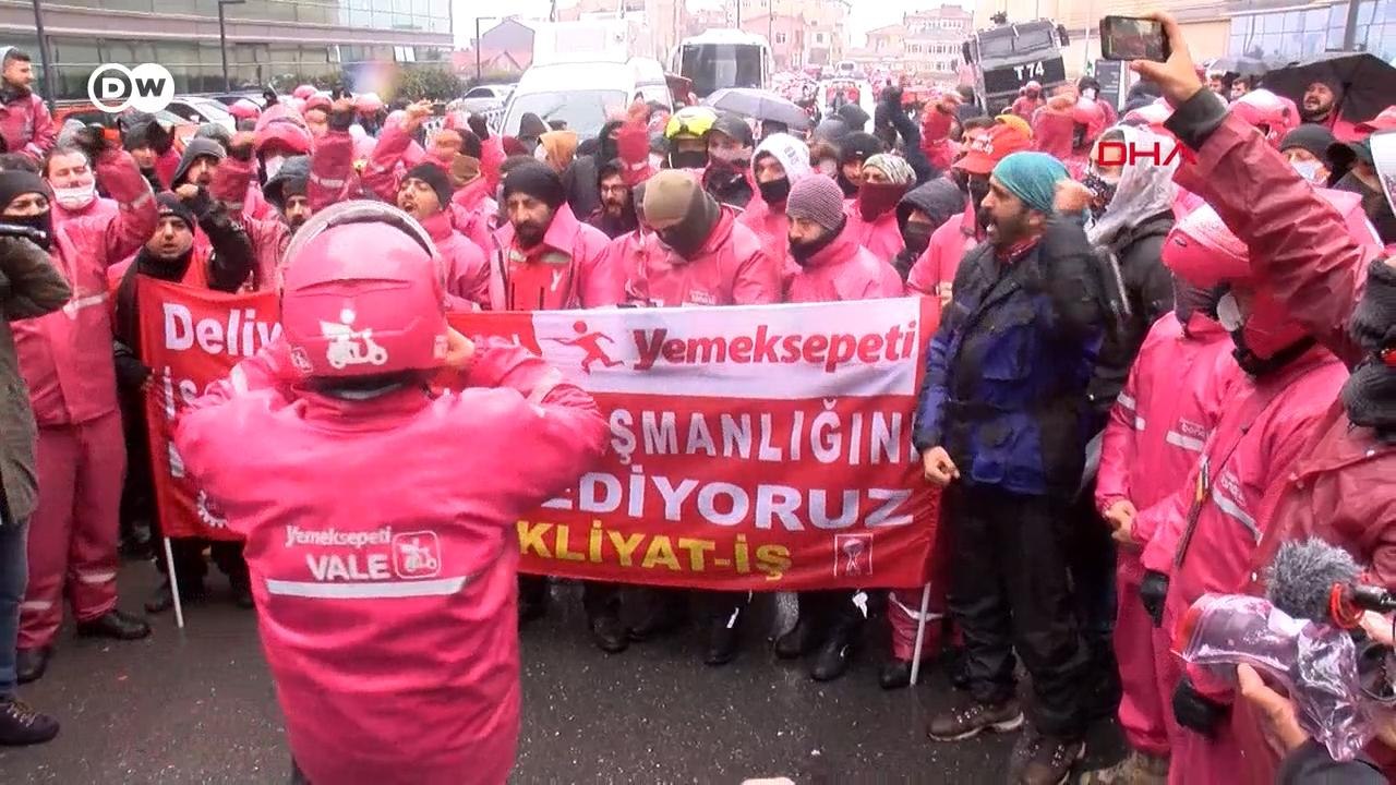 Moto kuryeler eylemde