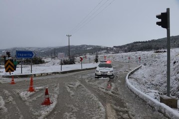 Kar nedeniyle kapanan Burdur-Isparta dağ yolu ulaşıma açıldı