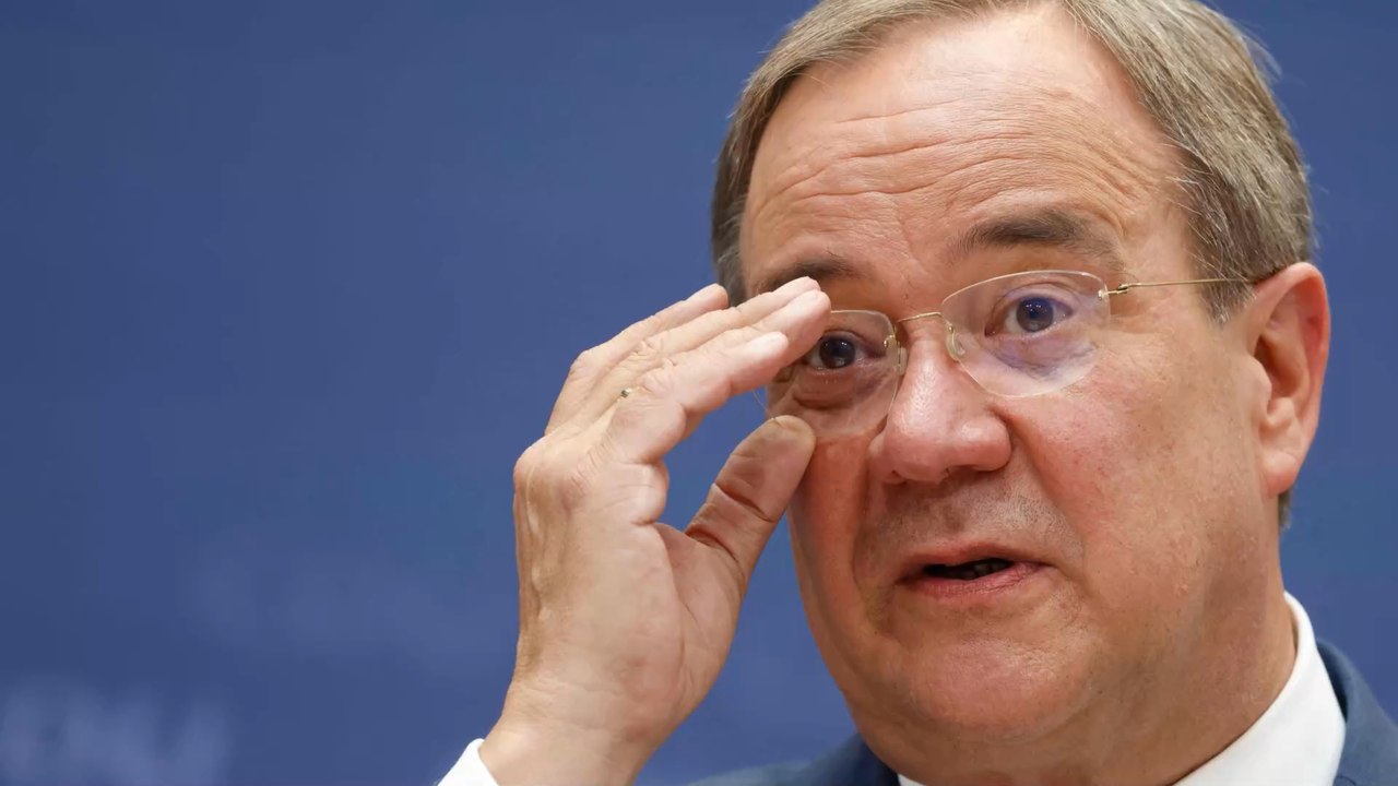 Unbequeme Fragen: In 'Late Night Berlin'-Sendung fühlen Kinder Armin Laschet auf den Zahn