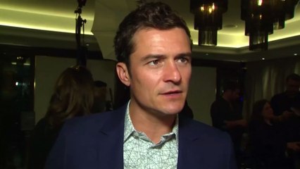 Auf offenem Meer: Orlando Bloom paddelt mit Weißem Hai
