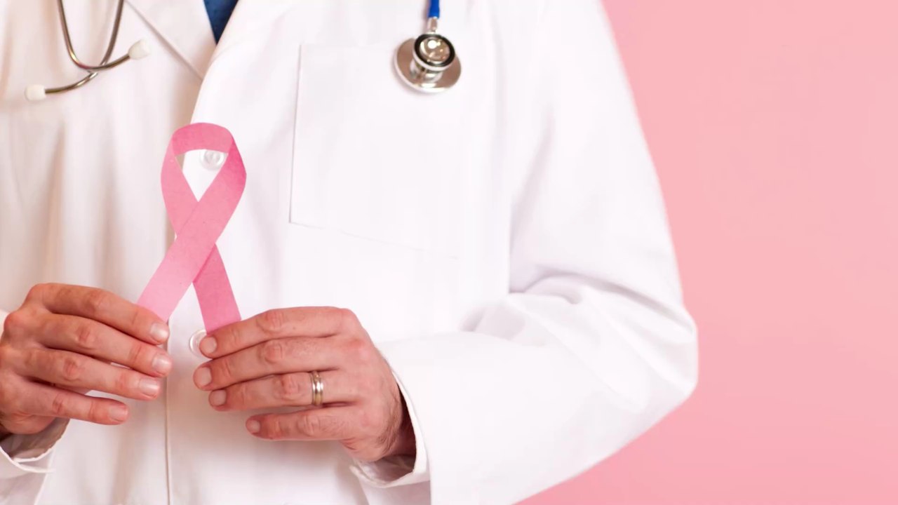 Das sind Risikofaktoren und Anzeichen für Brustkrebs bei Männern