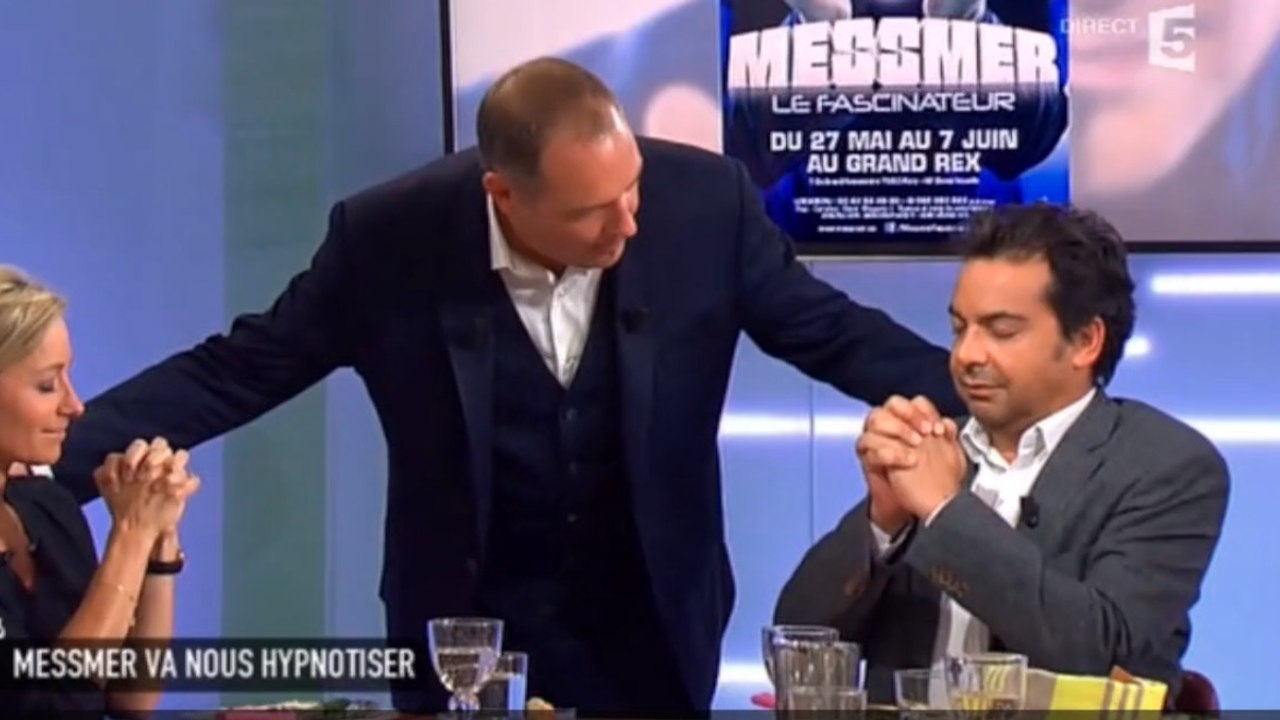 C à vous : Messmer hypnotise Patrick Cohen sur le plateau !