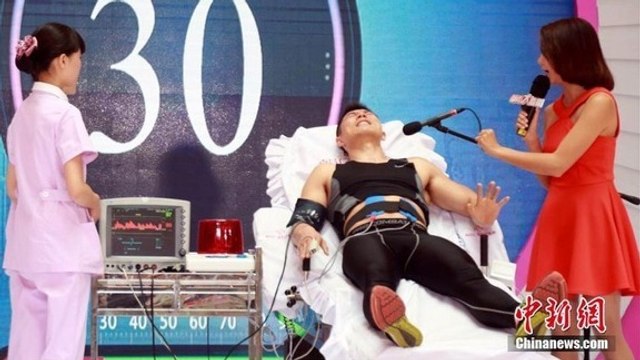 Chine : des hommes mis au défi de supporter la douleur de l'accouchement