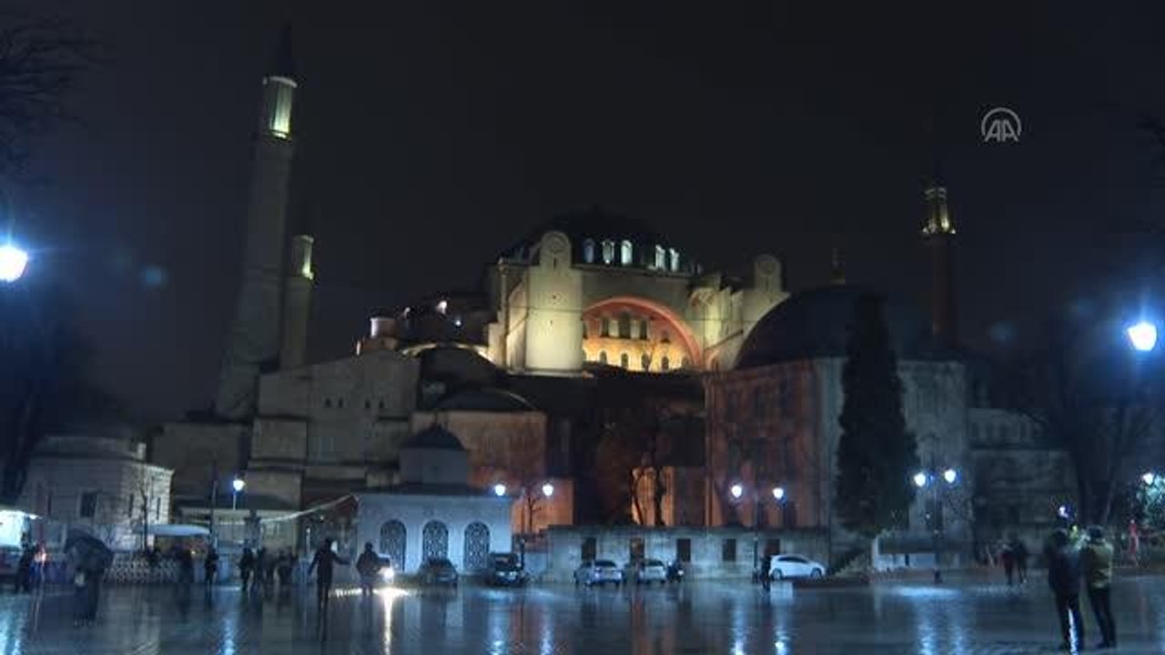 Ayasofya-i Kebîr Câmi-i Şerîfinde kandil programı düzenlendi