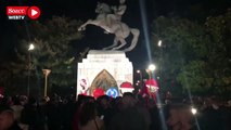 Samsunlular Atatürk anıtının önünde nöbete başladı