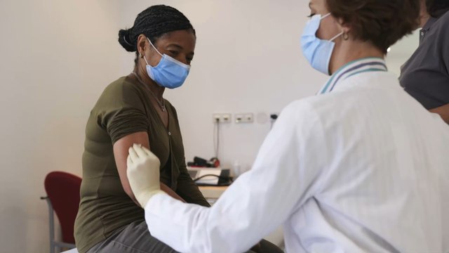 Doppelt gemoppelt: Studie untersucht, ob man sich gleichzeitig gegen Covid und die Grippe impfen lassen kann