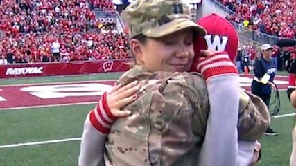 Une maman militaire retrouve sa fille après des mois d'absence