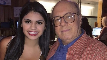 Une jeune serveuse fait un geste incroyable pour son client préféré