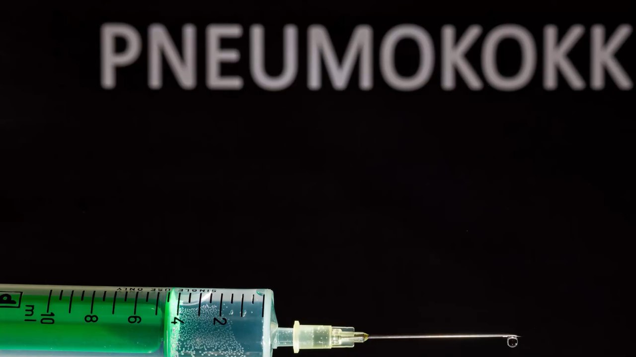 Nicht nur Corona-Impfung: Ältere Personen sollten sich auch vor einer anderen Atemwegserkrankung schützen