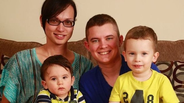 Un incroyable secret se cache derrière cette photo de famille