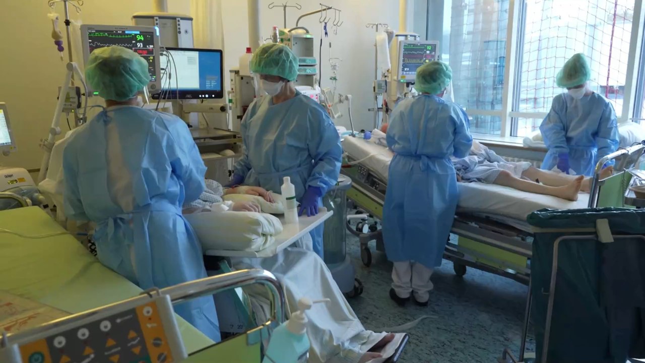 Die Corona-Zahlen explodieren wieder: Deutlich mehr Patient:innen in deutschen Kliniken