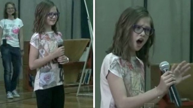 Très timide devant ses camarades de classe, son talent incroyable les a laissés sans voix !