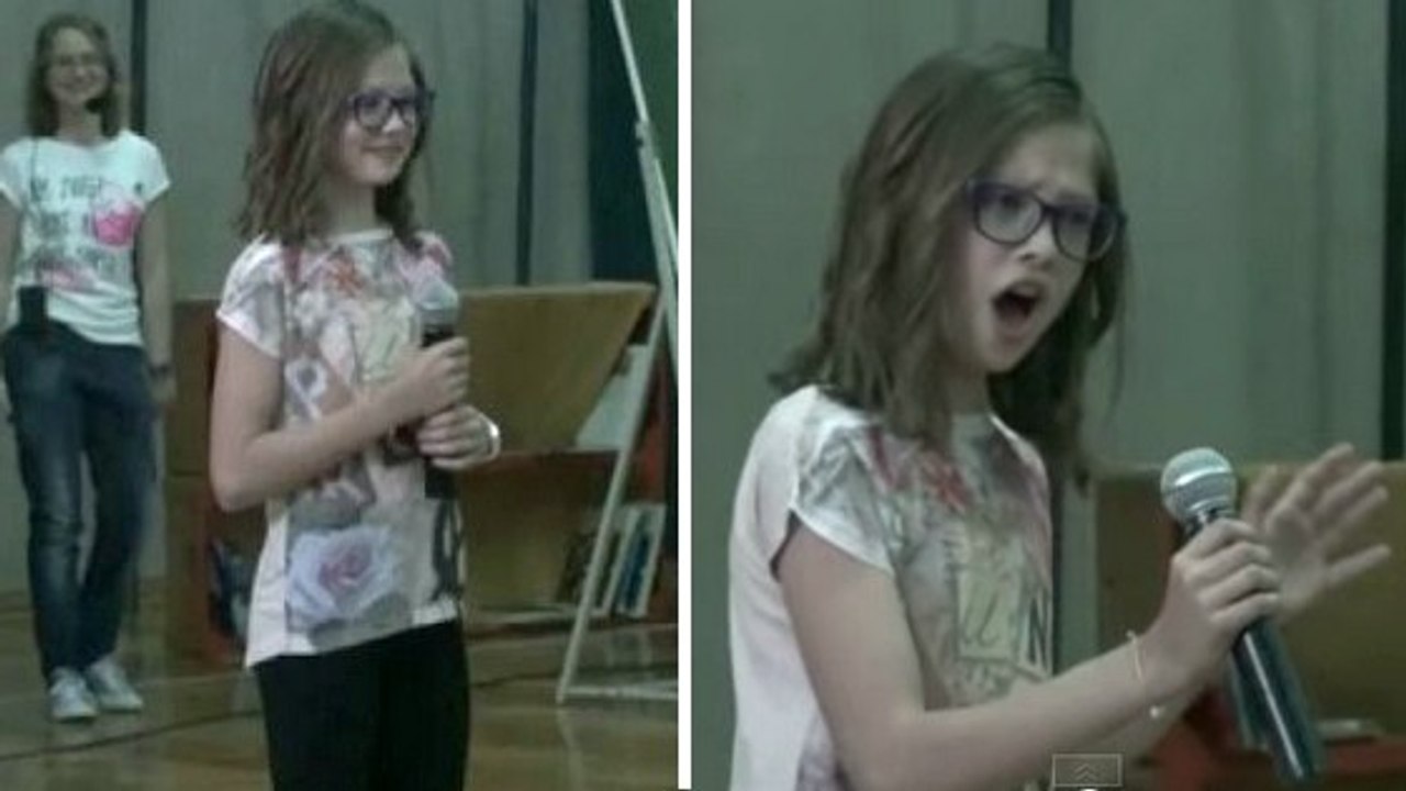 Très timide devant ses camarades de classe, son talent incroyable les a laissés sans voix  !