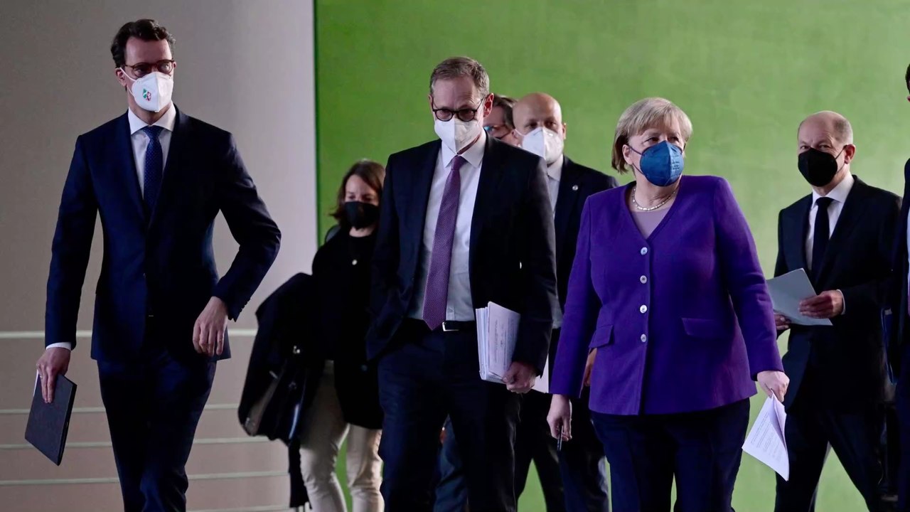 Karl Lauterbach warnt: Die vierte Covid-Welle bricht, aber viel zu langsam