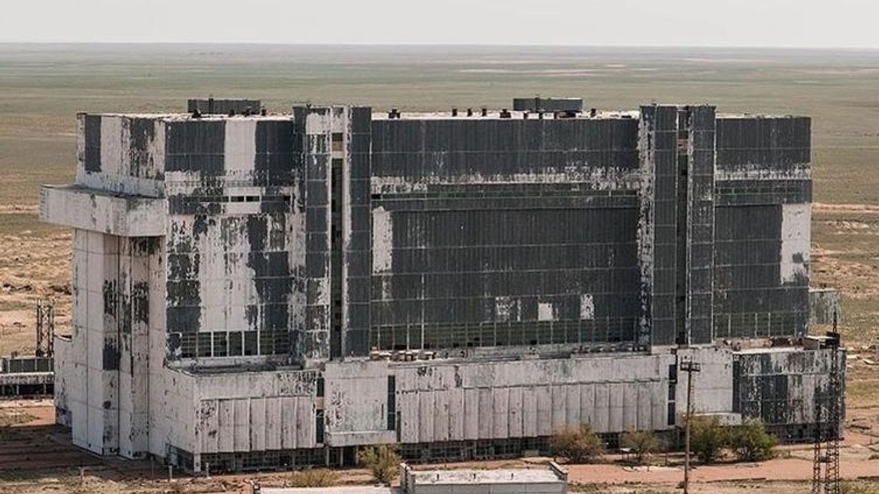 Un secret incroyable se cachait à l'intérieur de ce hangar abandonné