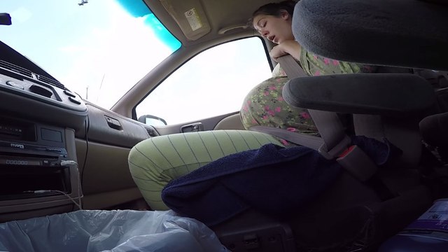 Cette femme accouche dans sa voiture avant même d'arriver à l'hôpital