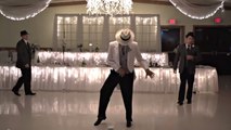 Un marié épate ses invités avec une danse incroyable sur ''Smooth Criminal'' de Michael Jackson