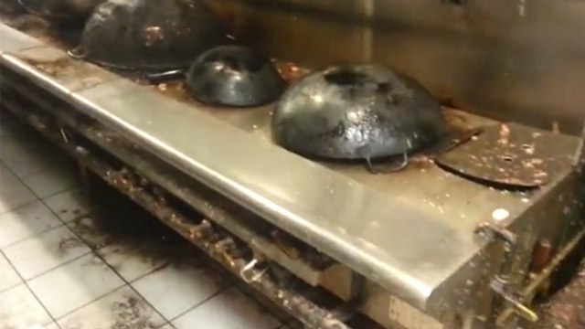 Il fait une horrible découverte dans les cuisines d'un restaurant chinois