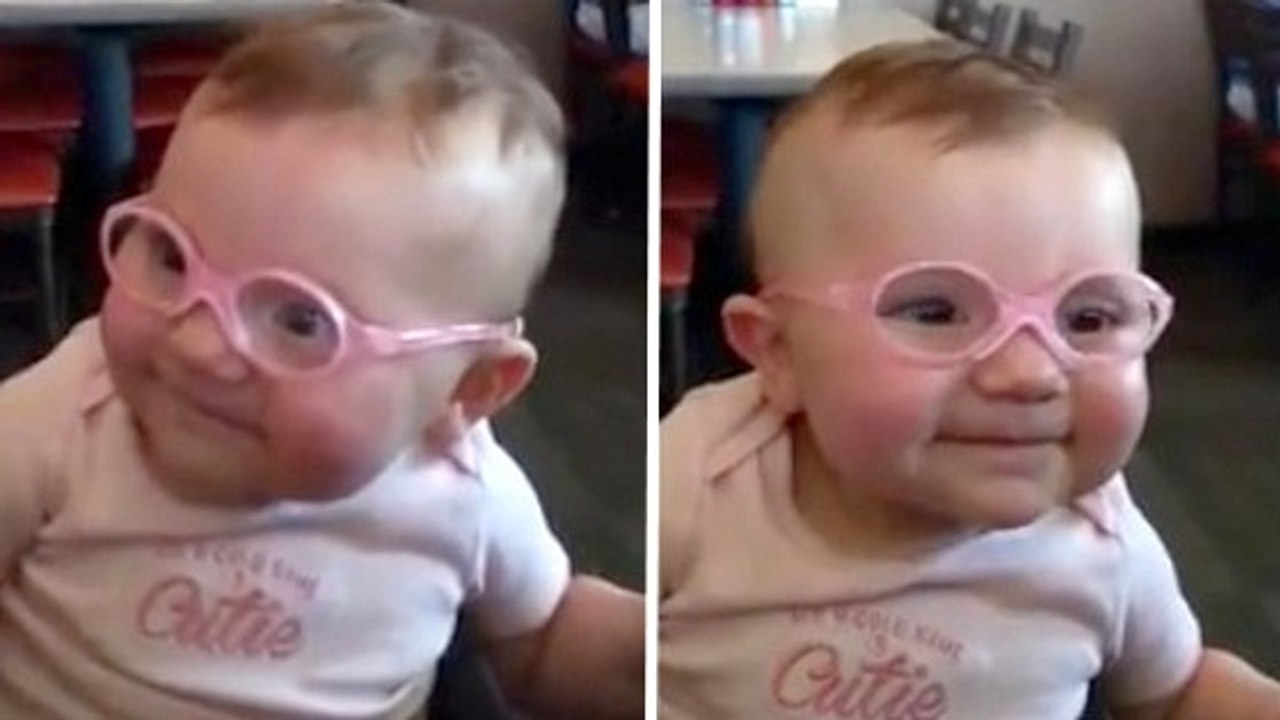 Ce bébé voit ses parents pour la toute première fois