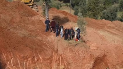 Ministro marroquí dice que queda poco para sacar al niño caído en un pozo