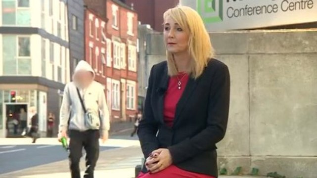 Une journaliste en plein reportage sur le harcèlement de rue se fait insulter en direct