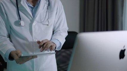 Körperverletzung: Arzt hat Patienten seine Initialen in Organe eingebrannt