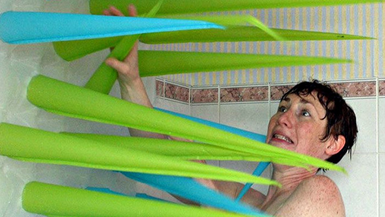 Cette femme invente un système de douche très surprenant pour économiser l'eau