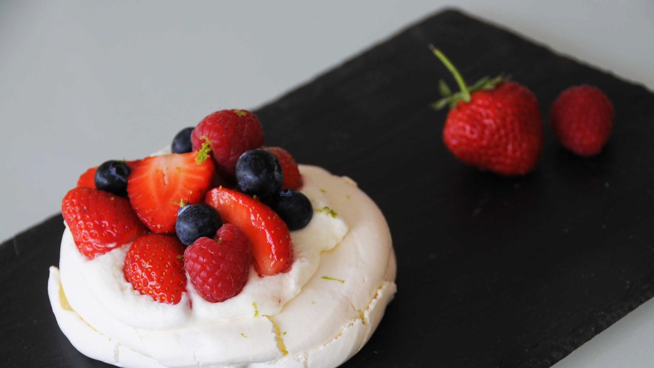 Avec un blanc d'oeuf et du sucre glace chauffés au micro-ondes, réalisez une recette rapide et époustouflante