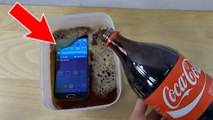 Il plonge son téléphone dans du Coca pendant 2 minutes. Et miracle quand il le sort !